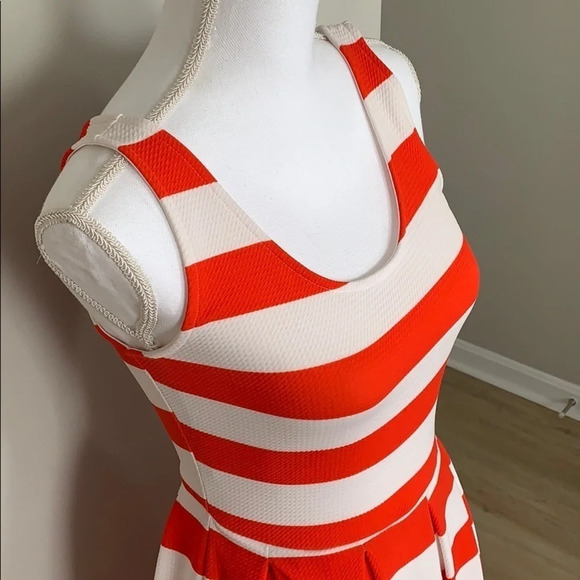 Soprano white and red‎ striped dress - Picture 2 of 5